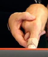 Le doigt de Rom Huben