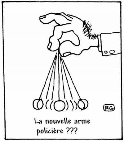 Un pendule de radiesthésiste oscille au bout des doigts d’une main. La nouvelle arme policière ???