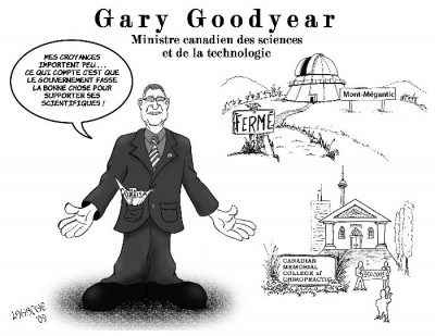 Gary Goodyear, ministre canadien des Sciences et de la Technologie, un tract créationniste en poche : « Mes croyances importent peu… ce qui compte c’est que le gouvernement fasse la bonne chose pour supporter ses scientifiques ! » Derrière lui, l’observatoire du Mont-Mégantic est fermé, tandis qu’un chèque de 250 000 $ part au Canadian Memorial College of Chiropractic.