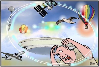 Un homme se prend la tête, affolé, devant une soucoupe volante qui n’est qu’un assemblage : ballon-sonde, lanterne céleste, station spatiale, goéland, montgolfière et avion, réunis dans une même ellipse lumineuse.